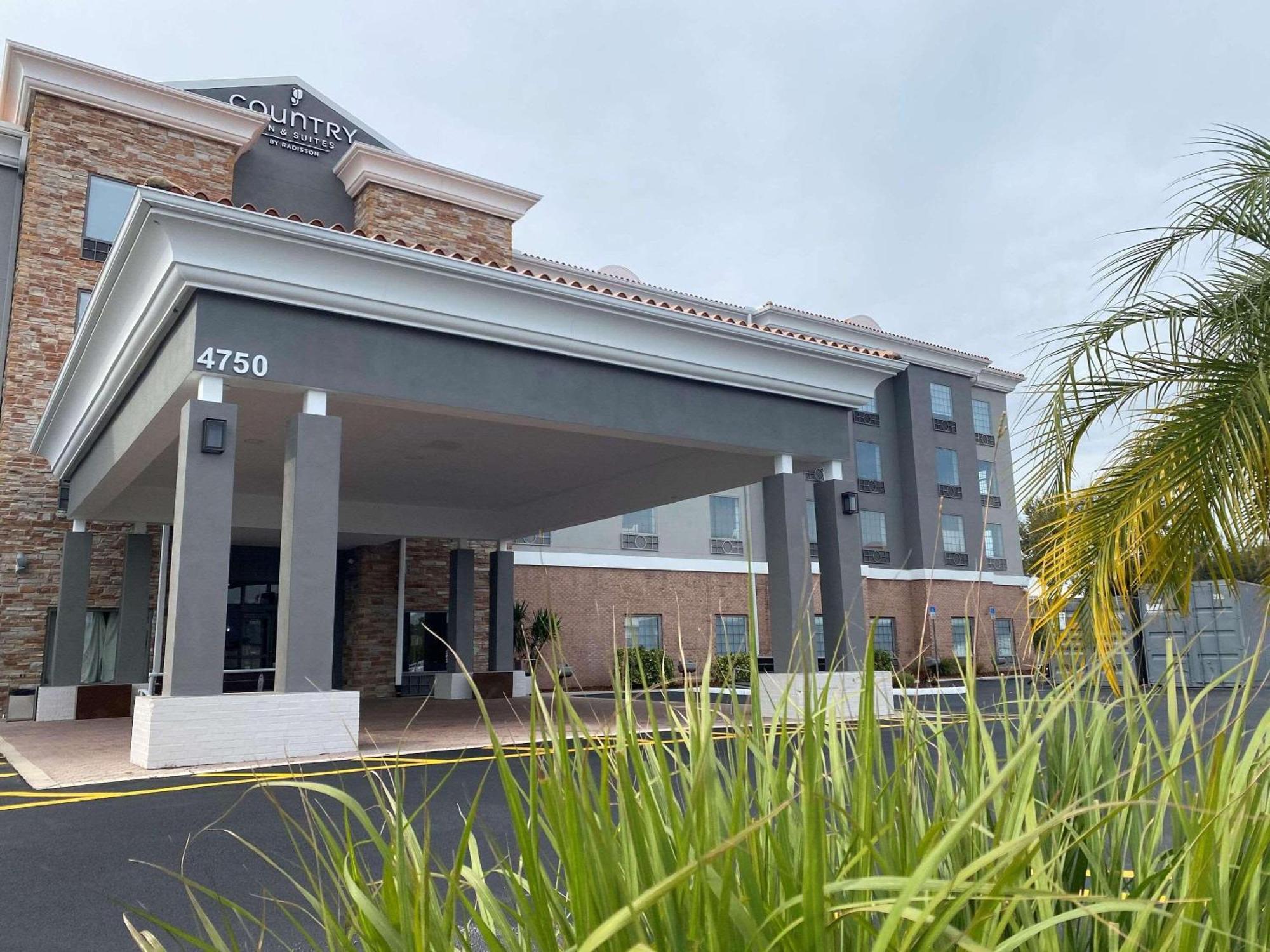 Country Inn & Suites By Radisson, Tampa Airport East-Rj Stadium Exterior photo